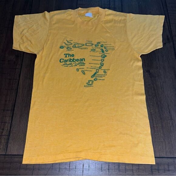 VTG The CARIBBEAN Islands Map Sunset Print Tourist Yellow 1977 USA‎ Made T-shirt - Picture 1 of 4